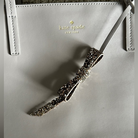 Kate Spade Karla Seton Drive Cityscape Gray Smooth Leather Tote with Glitter Bow - Picture 11 of 16